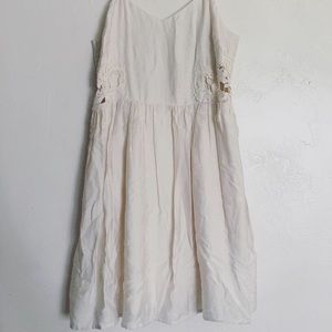 Cream Spagehetti strap dress w/floral cut out side